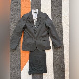 Cat & Jack Gray suit; 5 piece complete outfit with shirt tie and belt